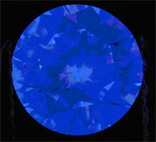 Голубая флюоресценция природного алмаза